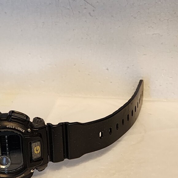 Casio G Shock Black and gold good to great shape - Picture 10 of 11